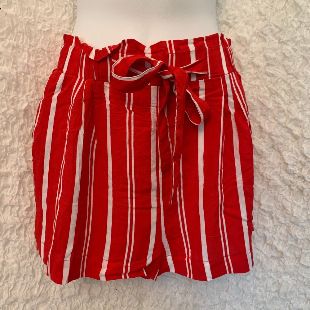 AMBIANCE APPAREL red and white shorts size large